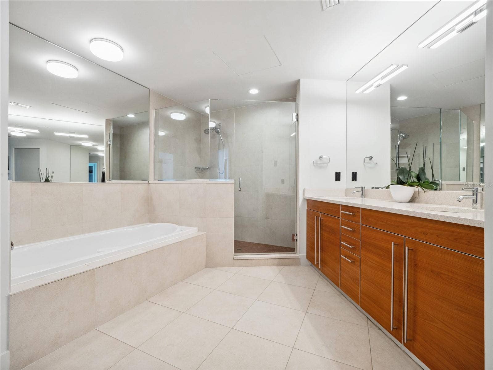 260 S OSCEOLA AVENUE, #1001, Orlando, FL 32801 Primary Bathroom