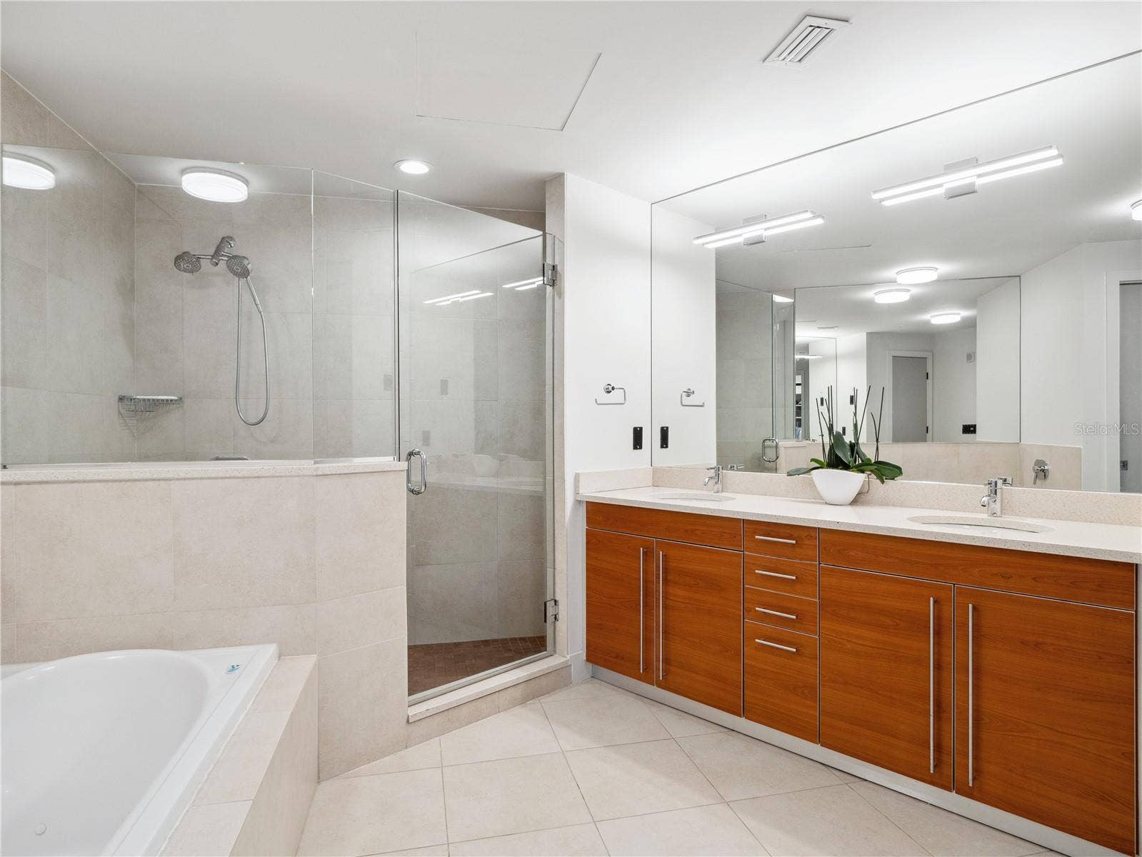 260 S OSCEOLA AVENUE, #1001, Orlando, FL 32801 Primary Bathroom