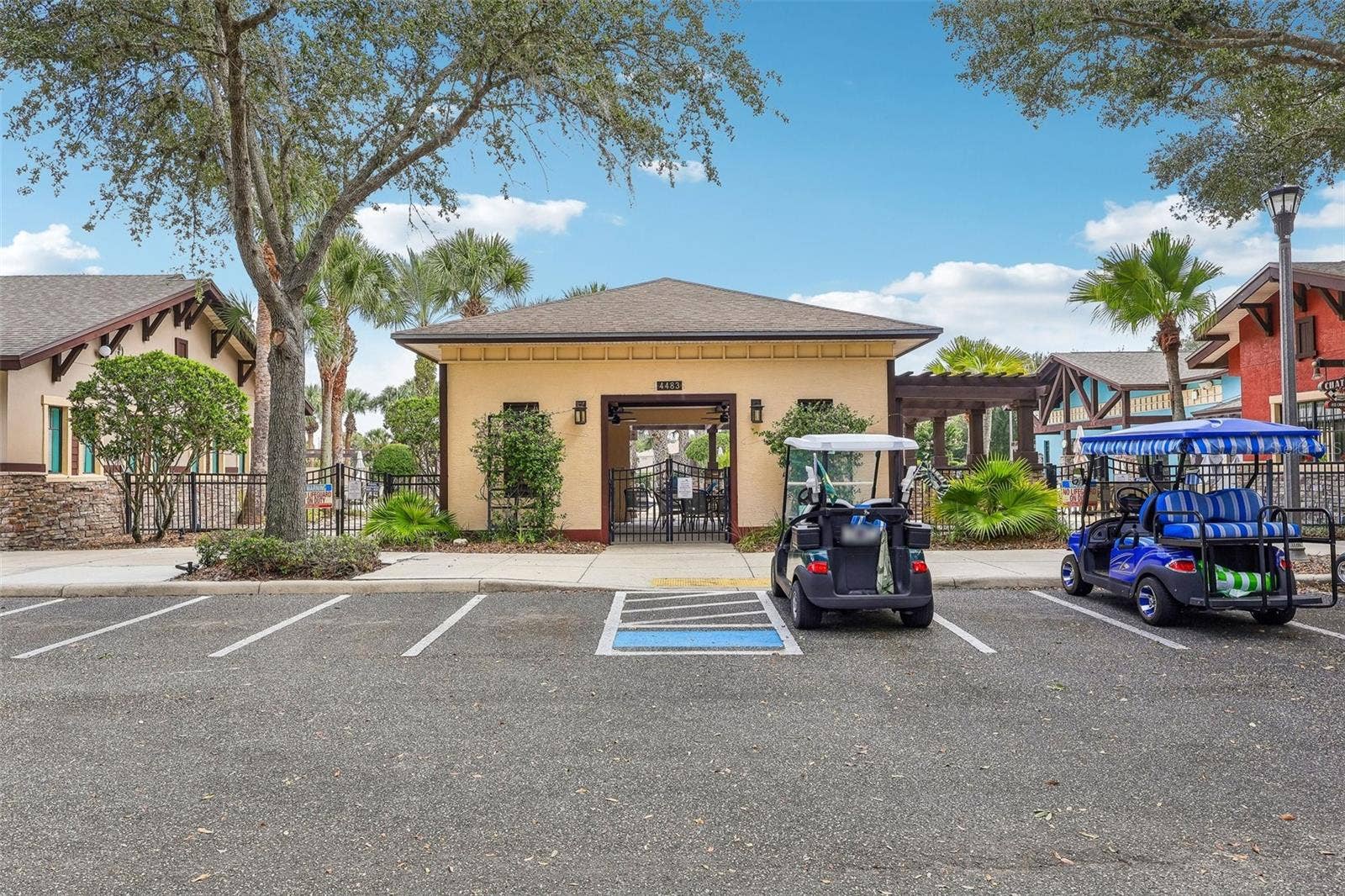 27143 ROANOKE DRIVE, Leesburg, FL 34748