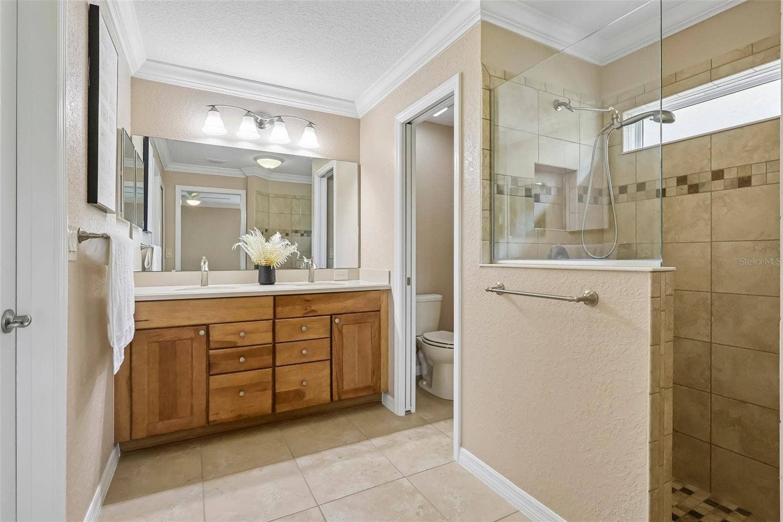 Primary en-suite bath.