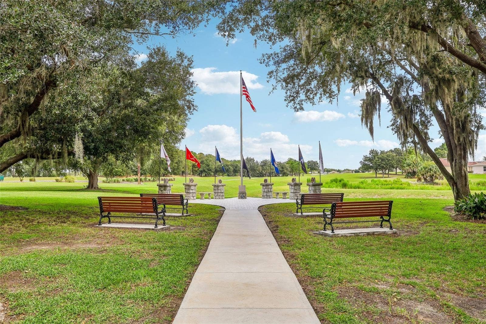 27143 ROANOKE DRIVE, Leesburg, FL 34748