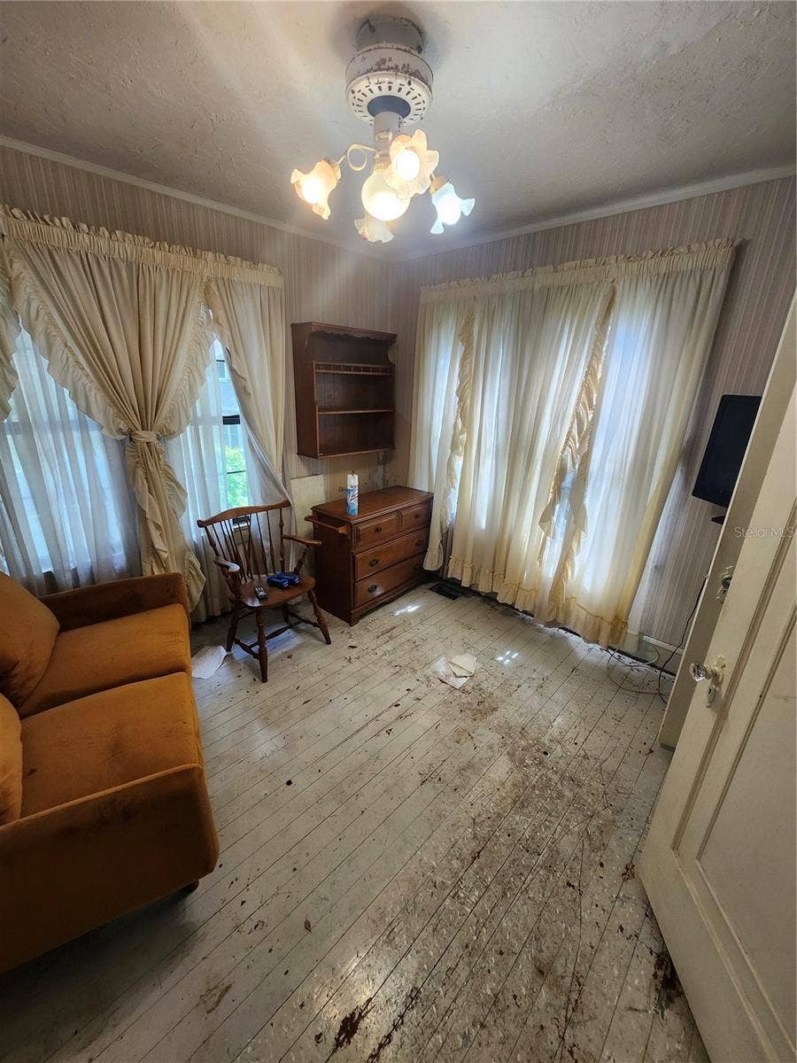 Sitting Rm (upstairs)