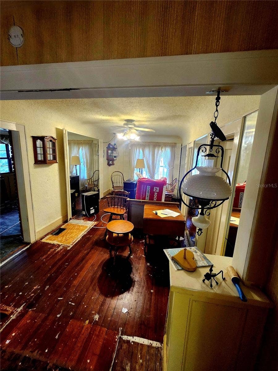 Living Room (upstairs)