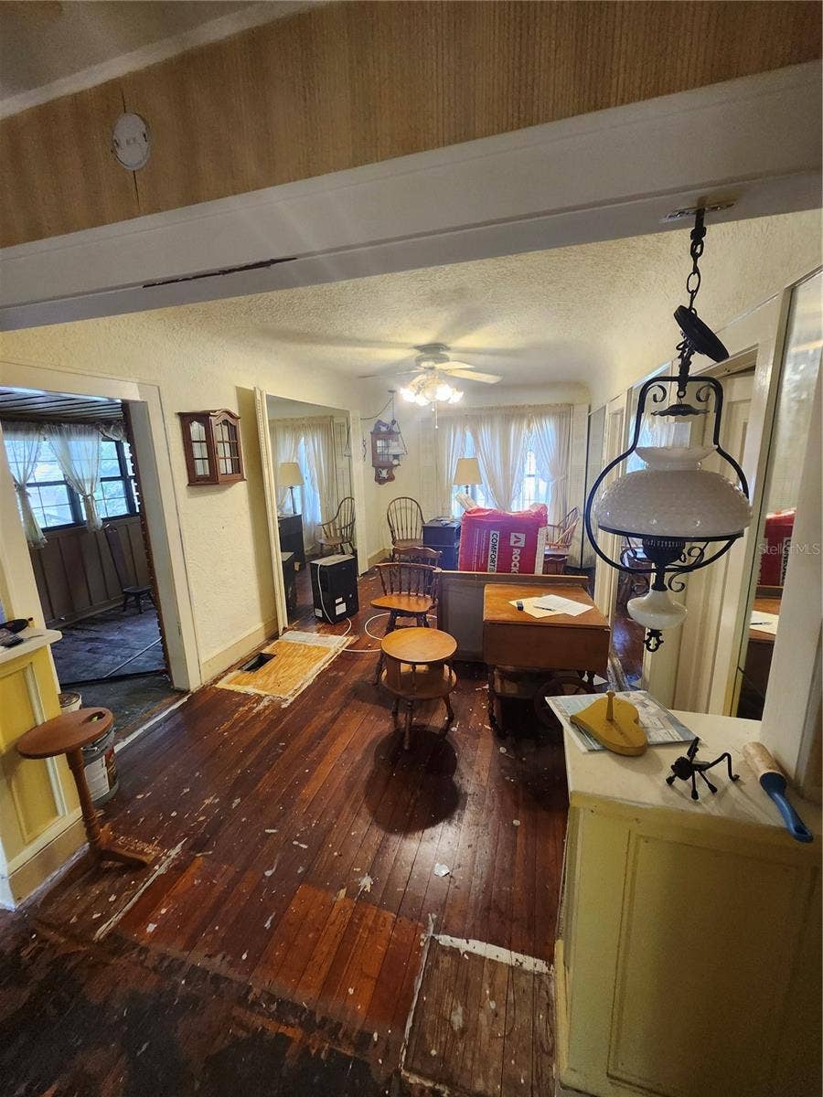 Living Rm (upstairs)