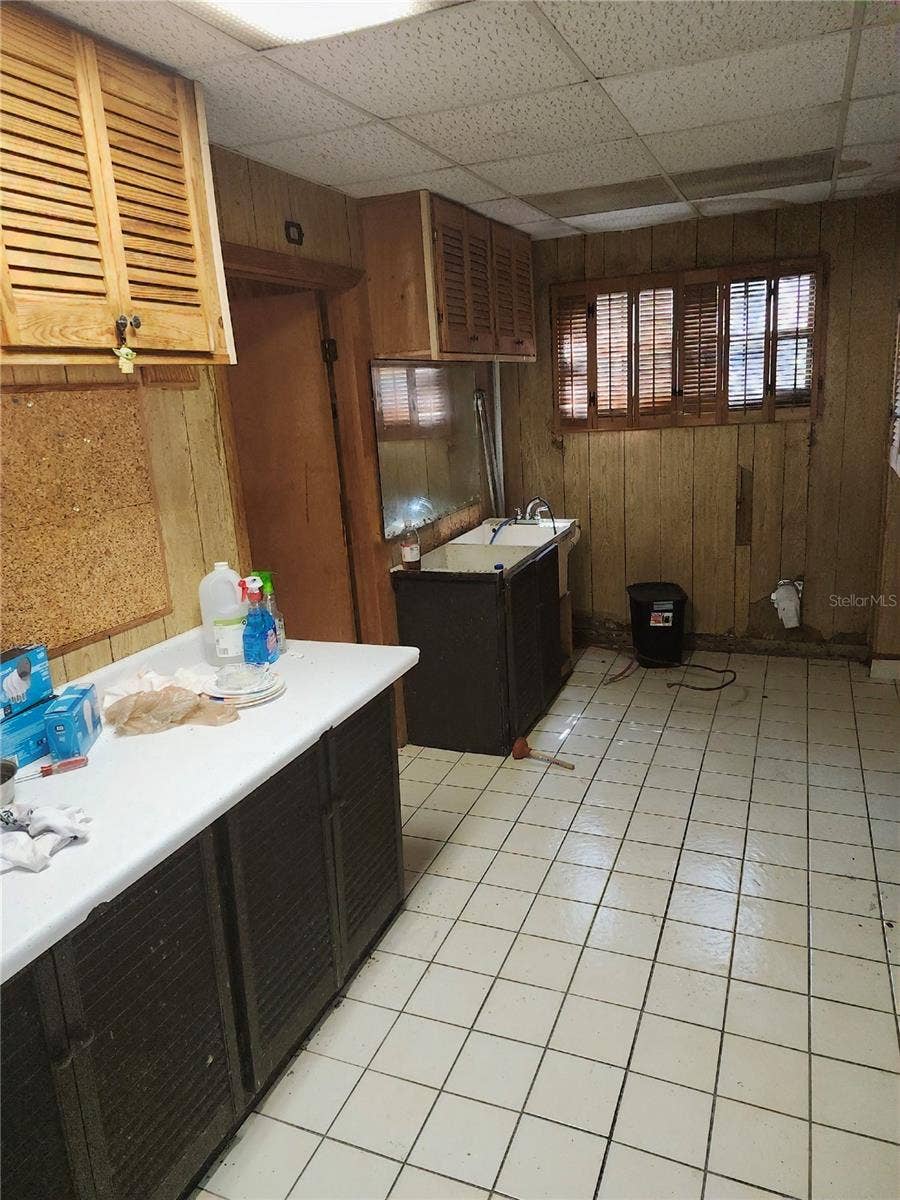 Enclosed Garage (downstairs)