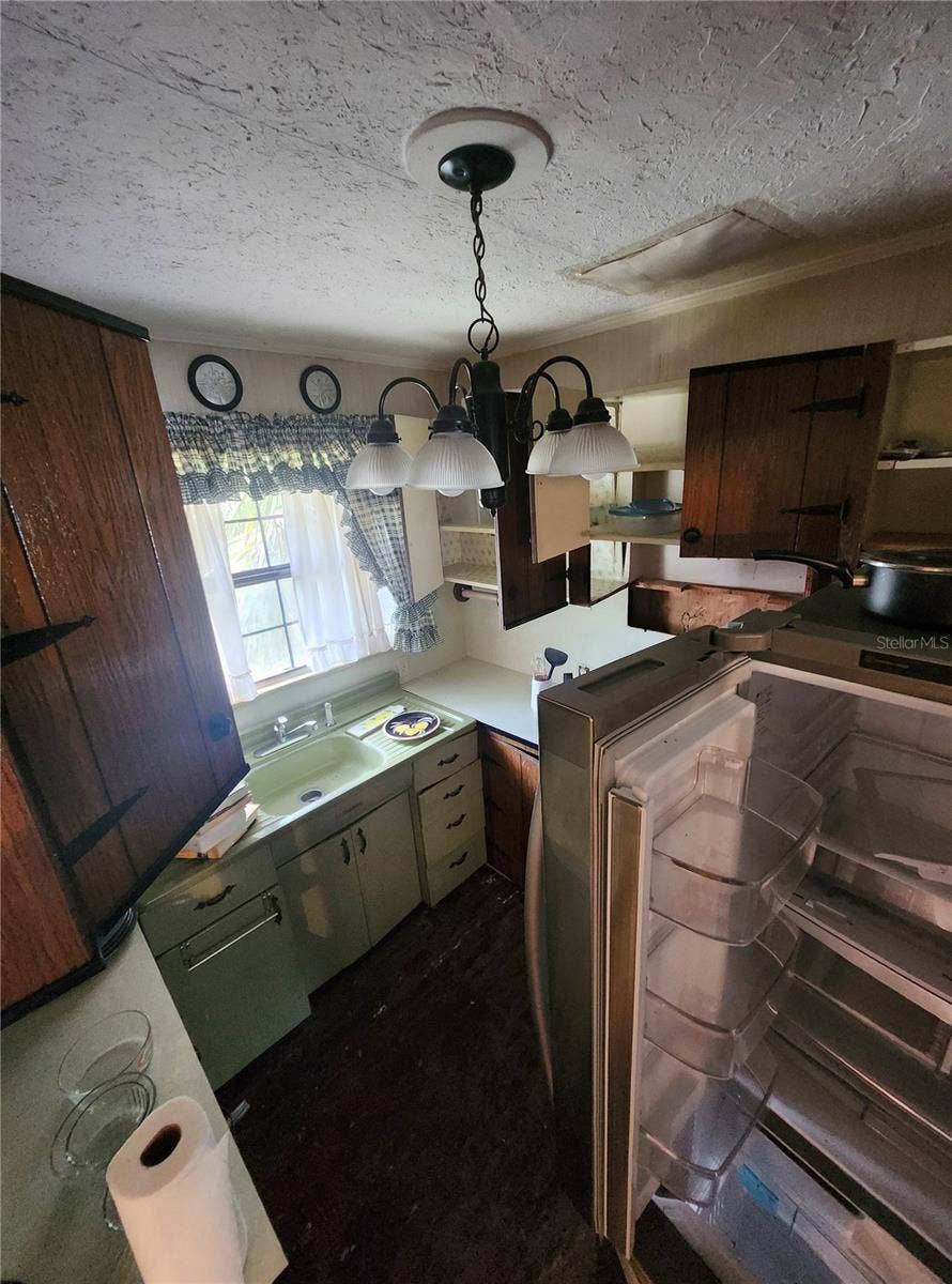 Kitchen (upstairs)