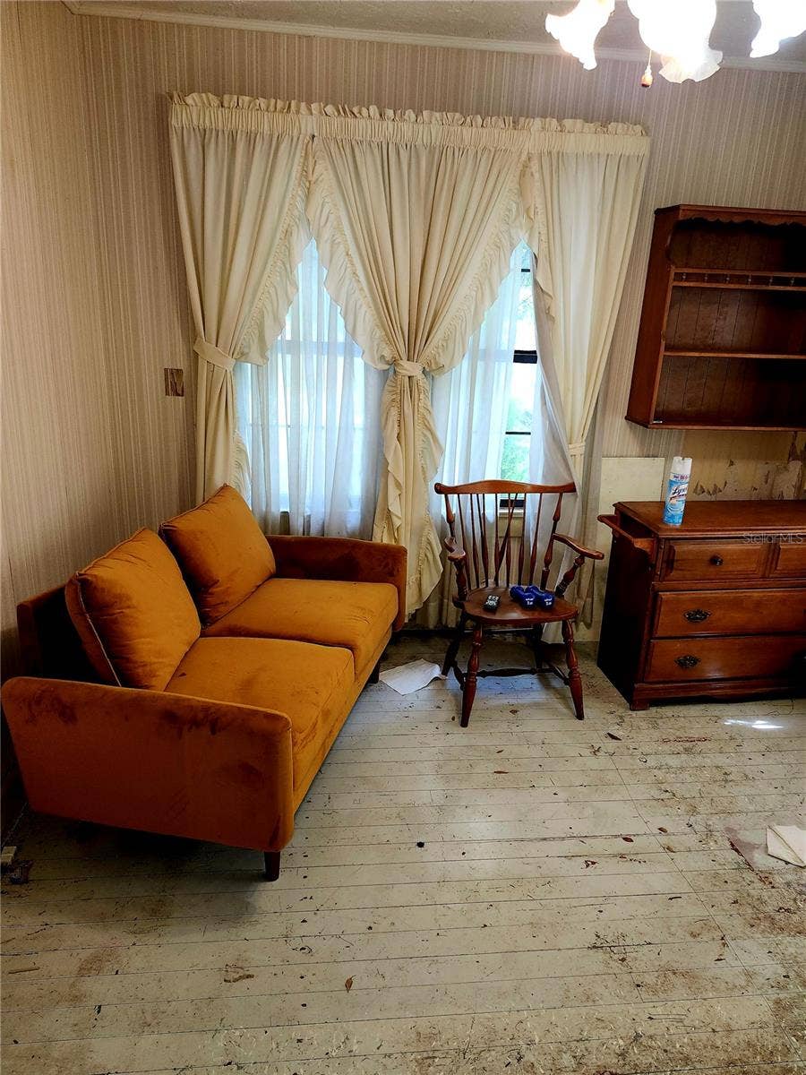 Sitting Rm (upstairs)
