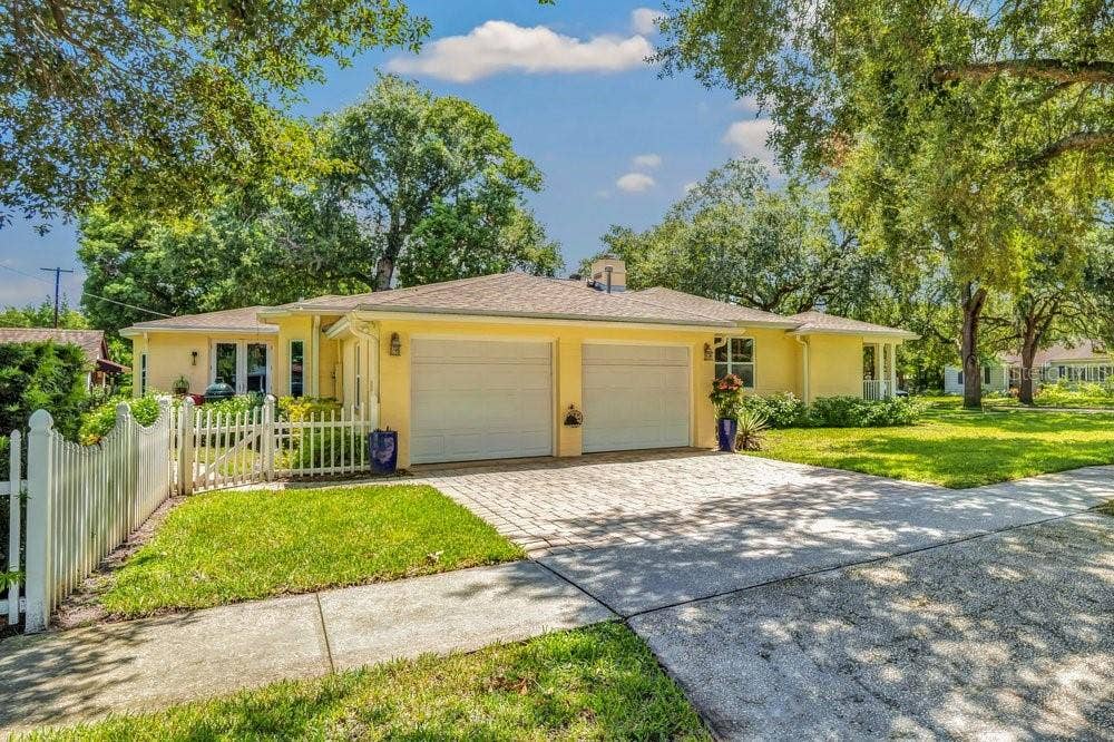 601 WESTMINSTER STREET, Orlando, FL 32803 Plenty of room for a pool