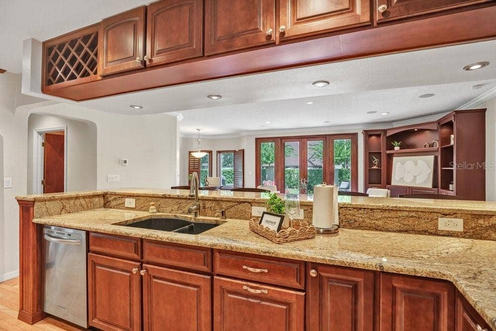 601 WESTMINSTER STREET, Orlando, FL 32803 Ample counter and cabinet space