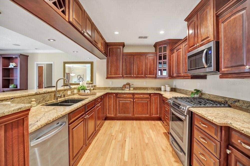 601 WESTMINSTER STREET, Orlando, FL 32803 Open Kitchen, granite counters, solid wood cabinetry