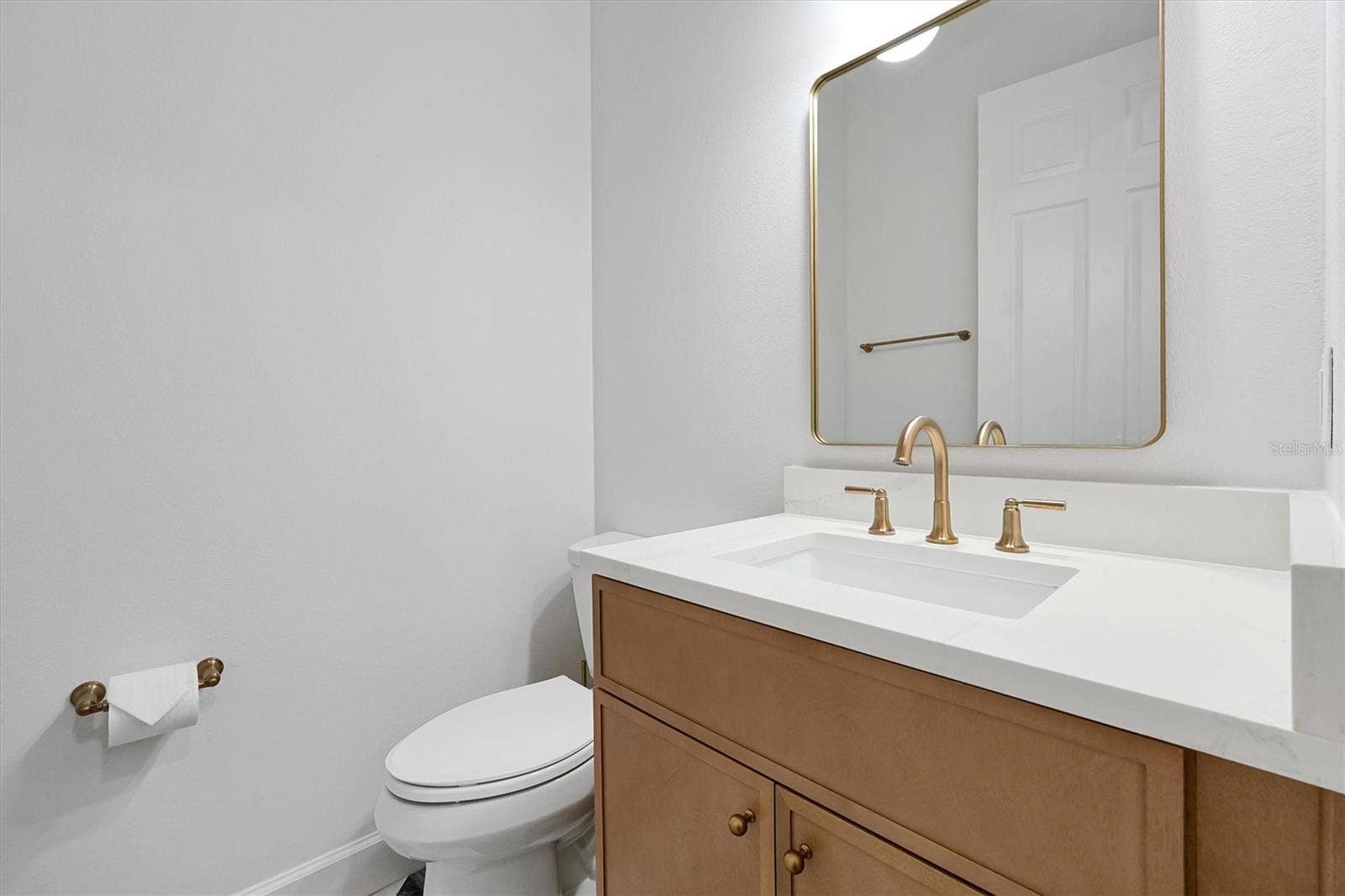 4036 HAWS LANE, Orlando, FL 32814 Downstairs half bath