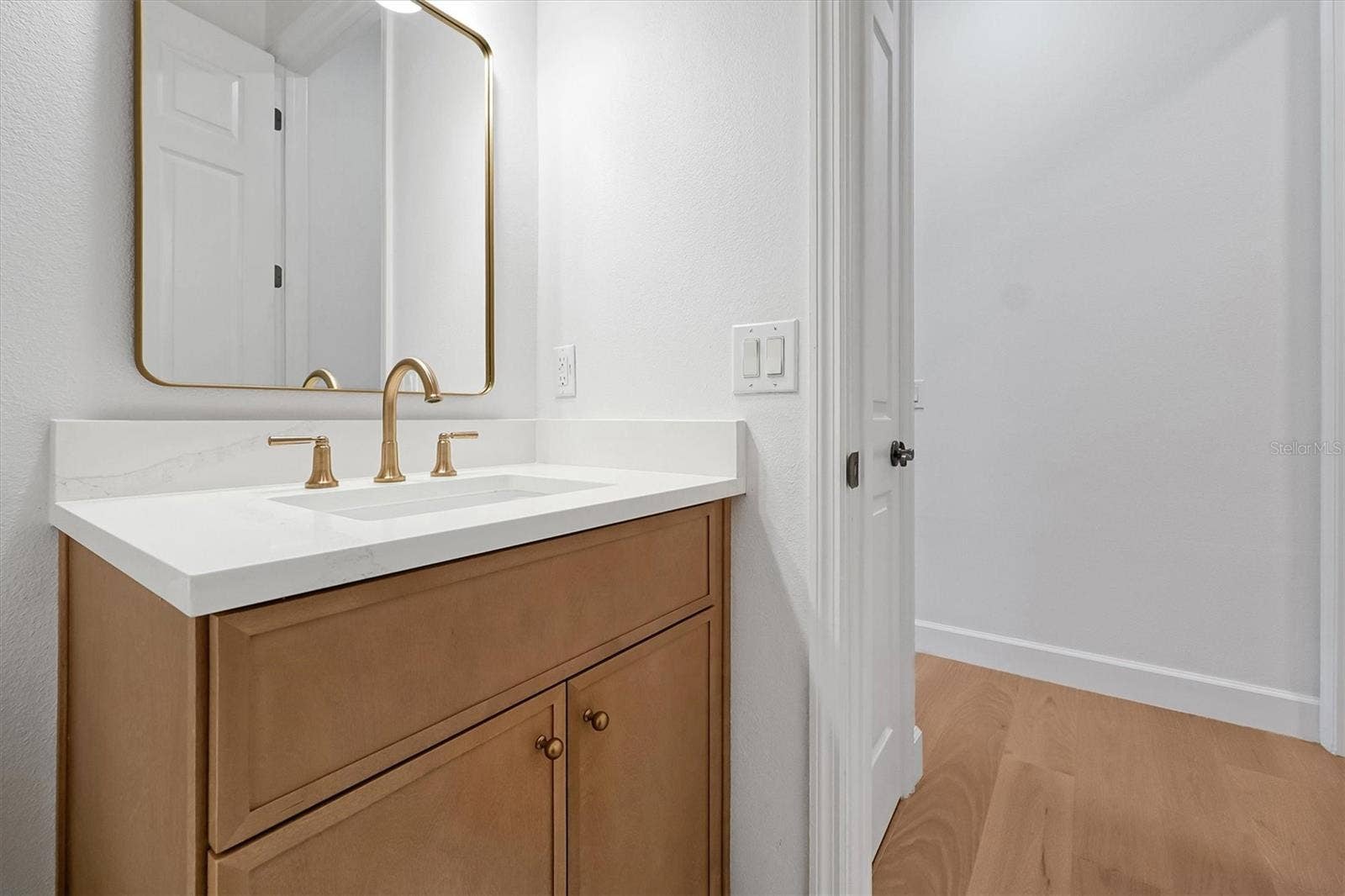 4036 HAWS LANE, Orlando, FL 32814 Downstairs half bath