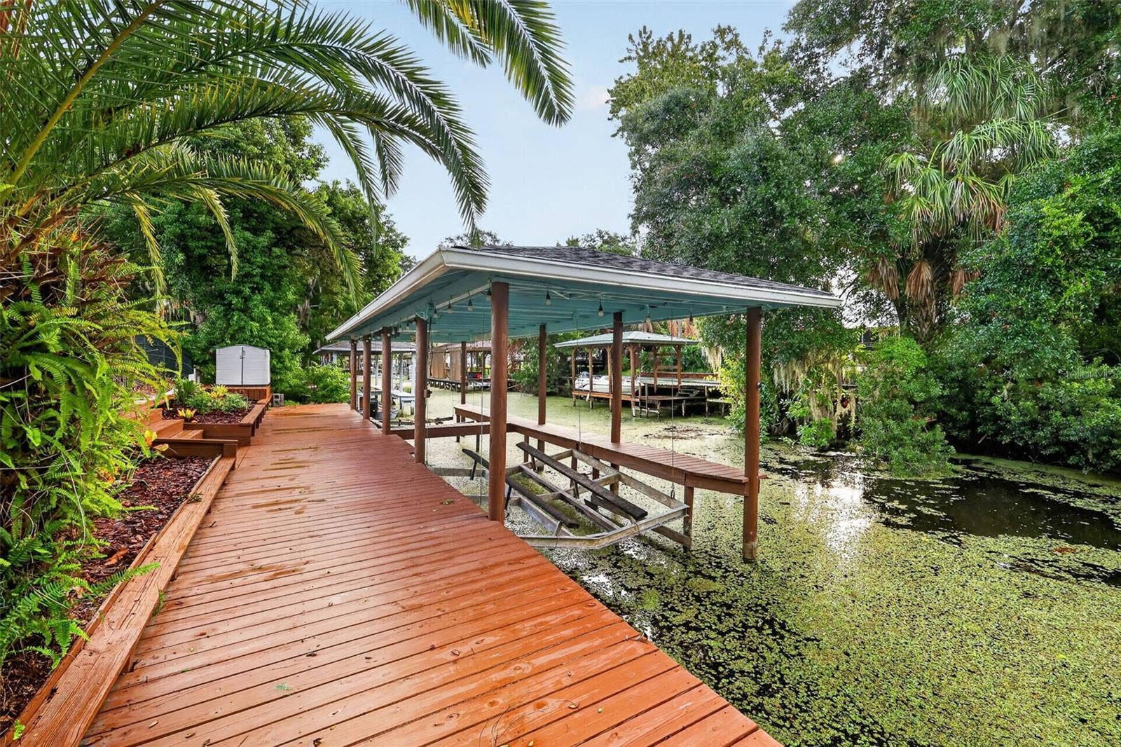 Dual Slip Dock