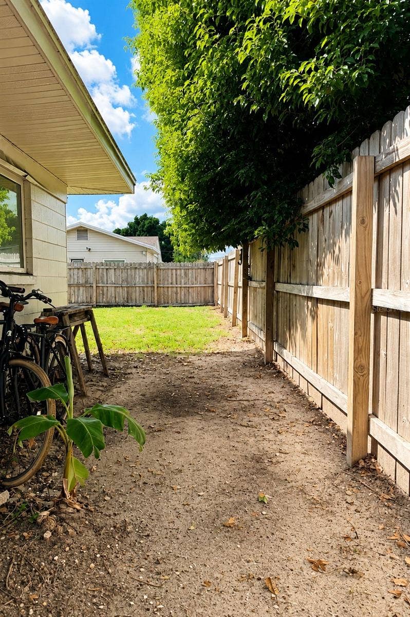 1604 BRYN MAWR STREET, Orlando, FL 32804 Private, fully fenced, Mother-In-Law suite backyard