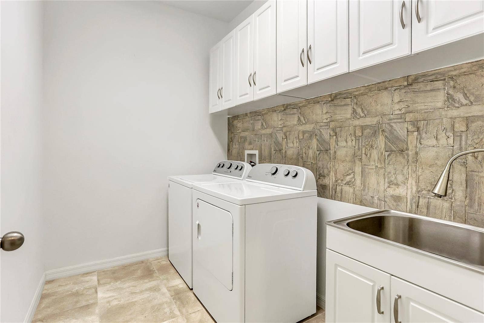 2368 OXMOOR DRIVE, Deland, FL 32724 2368 OXMOOR DRIVE, Deland, FL 32724