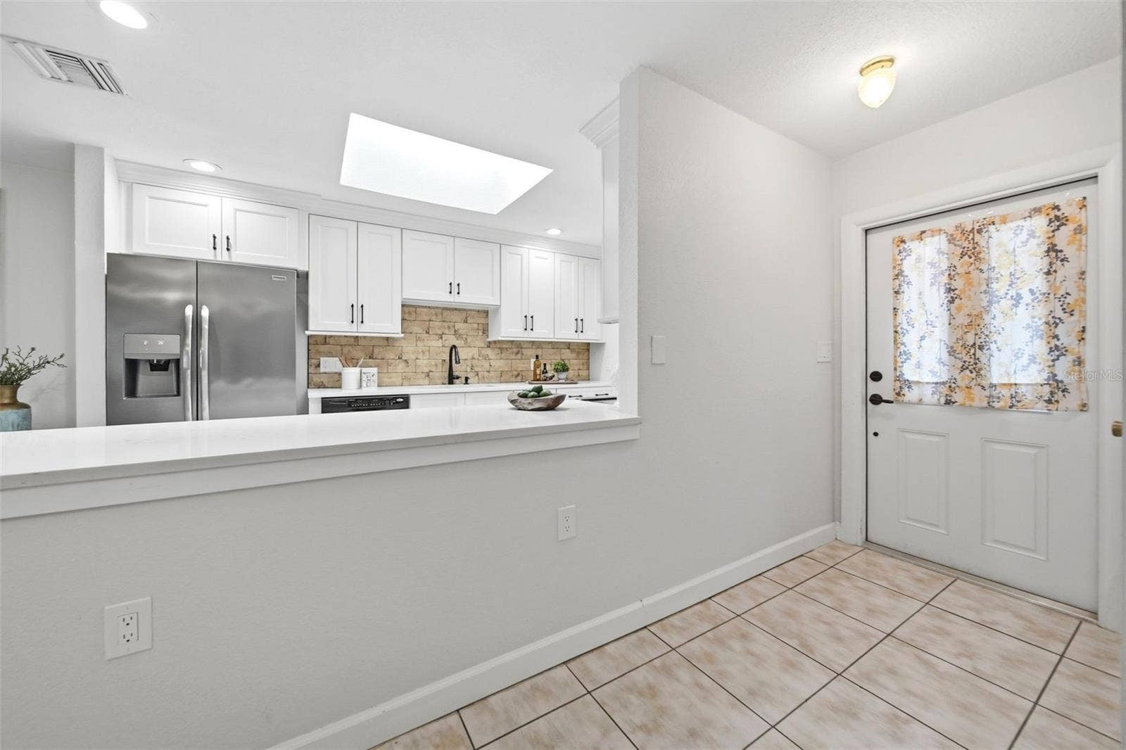 1540 E HORATIO AVENUE, Maitland, FL 32751 Open breakfast bar.