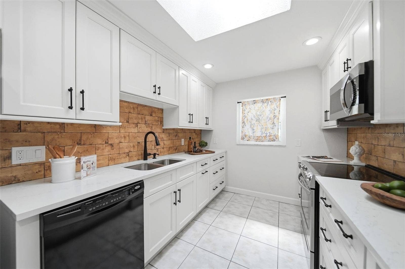 1540 E HORATIO AVENUE, Maitland, FL 32751 Updated kitchen