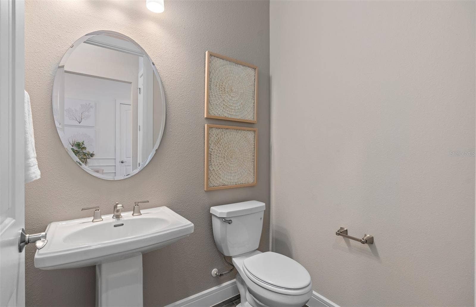 15000 CANOPY COVER DRIVE, Winter Garden, FL 34787 Model Home Design Only. Pictures and furnishings are for illustrative purposes only. Elevations, colors and options may vary. Furniture is for model home staging only.