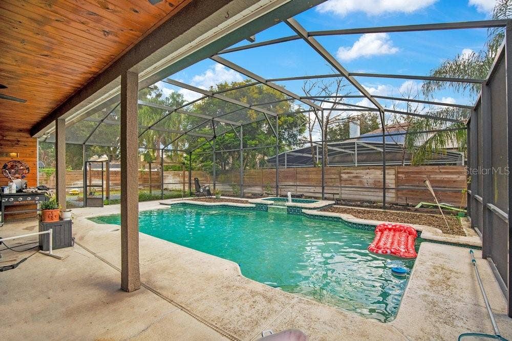 3743 GATLIN WOODS DRIVE, Orlando, FL 32812 Enclosed Pool and Patio