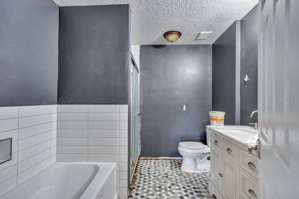 3743 GATLIN WOODS DRIVE, Orlando, FL 32812 Upstairs Bath
