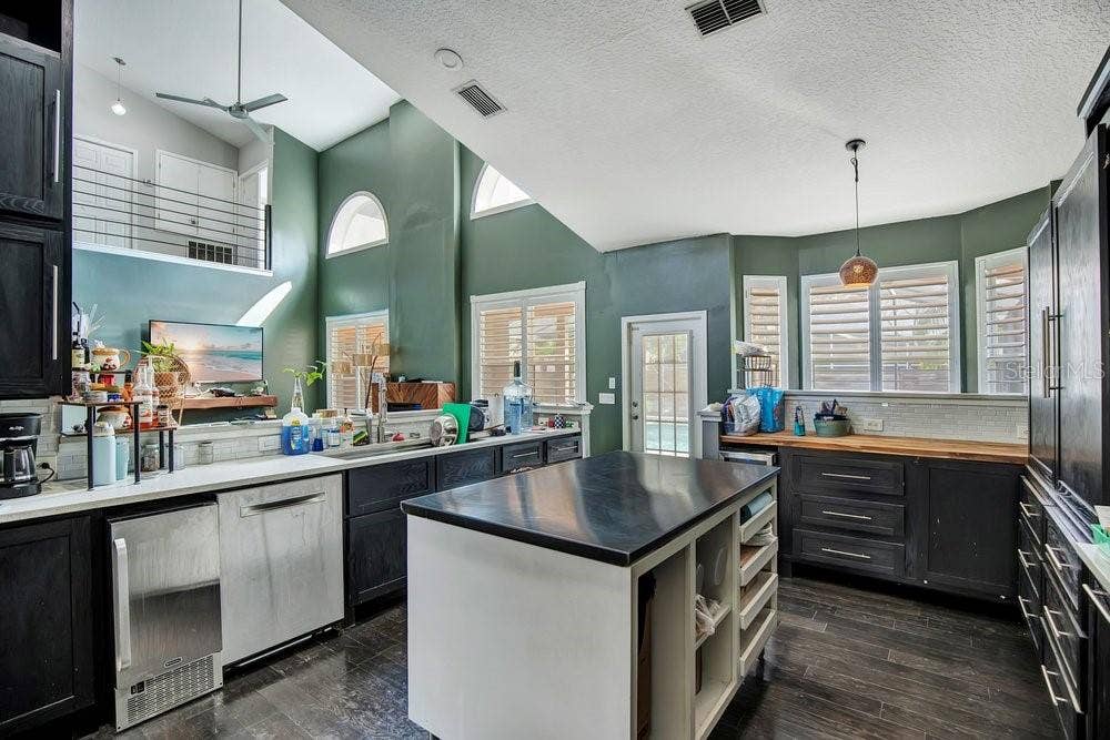 3743 GATLIN WOODS DRIVE, Orlando, FL 32812 Chefs Kitchen