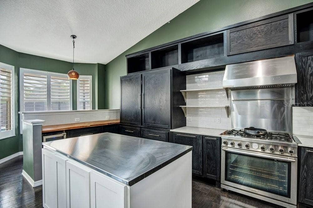 3743 GATLIN WOODS DRIVE, Orlando, FL 32812 Digitally Enhanced Chefs Kitchen