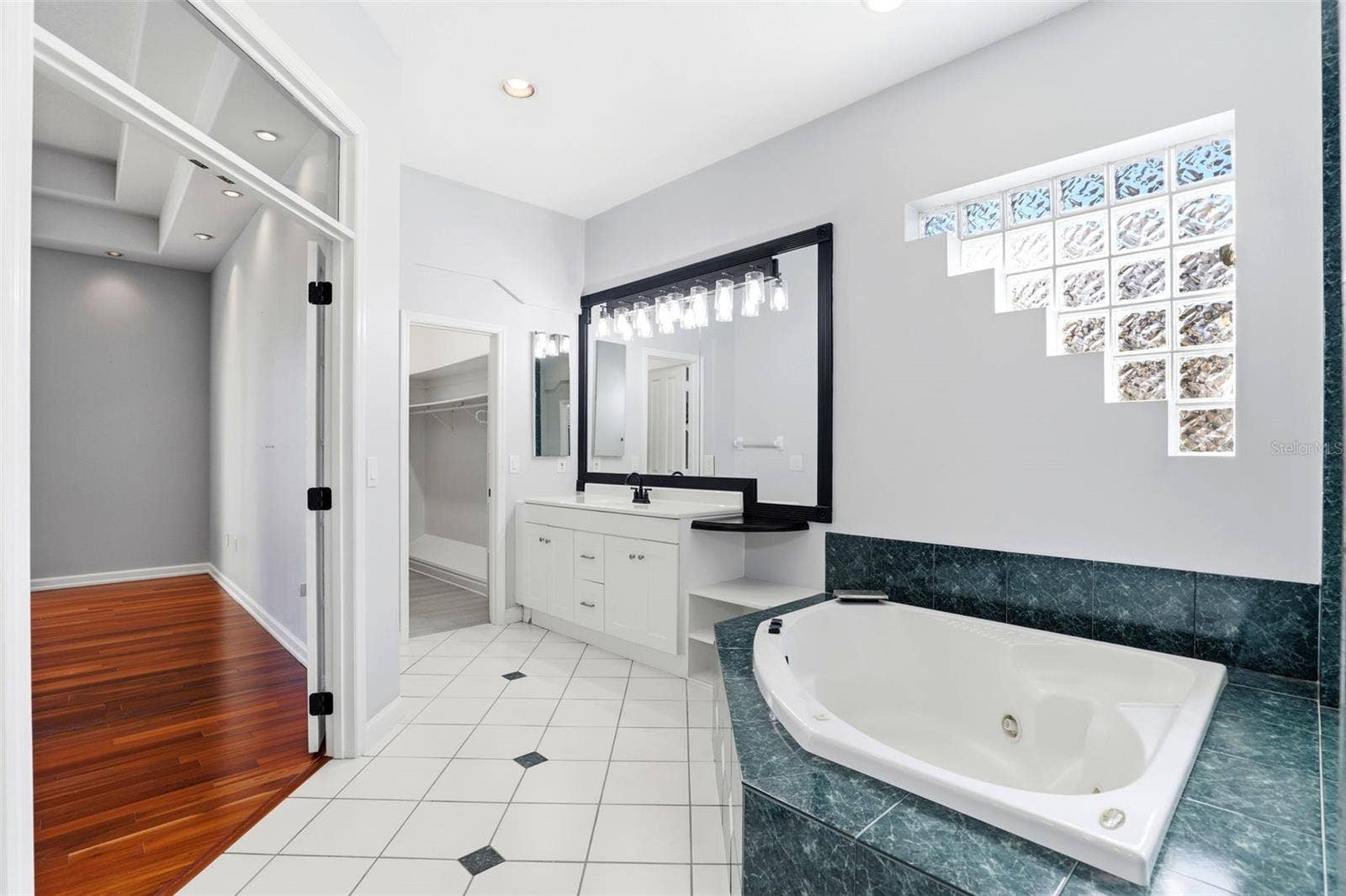 8034 LANDGROVE COURT, Orlando, FL 32819 8034 LANDGROVE COURT, Orlando, FL 32819