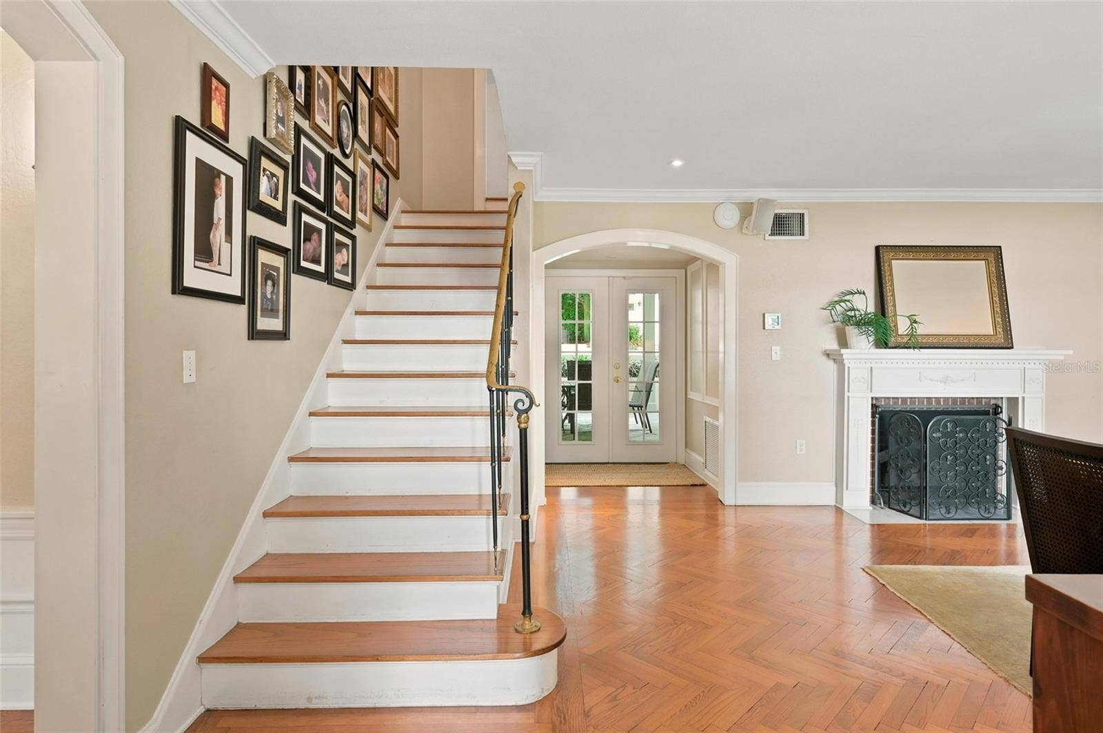 1221 DORCHESTER STREET, Orlando, FL 32803 Foyer & Living Room Classic Architectural Details