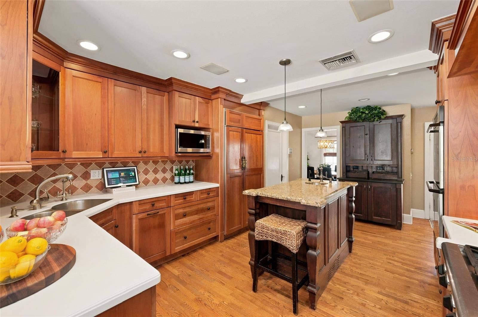 1221 DORCHESTER STREET, Orlando, FL 32803 Kitchen with Center Island & Custom Cabinetry