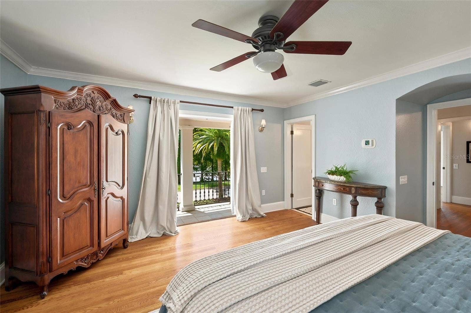 1221 DORCHESTER STREET, Orlando, FL 32803 Second-Floor Primary Suite Generous Natural Light