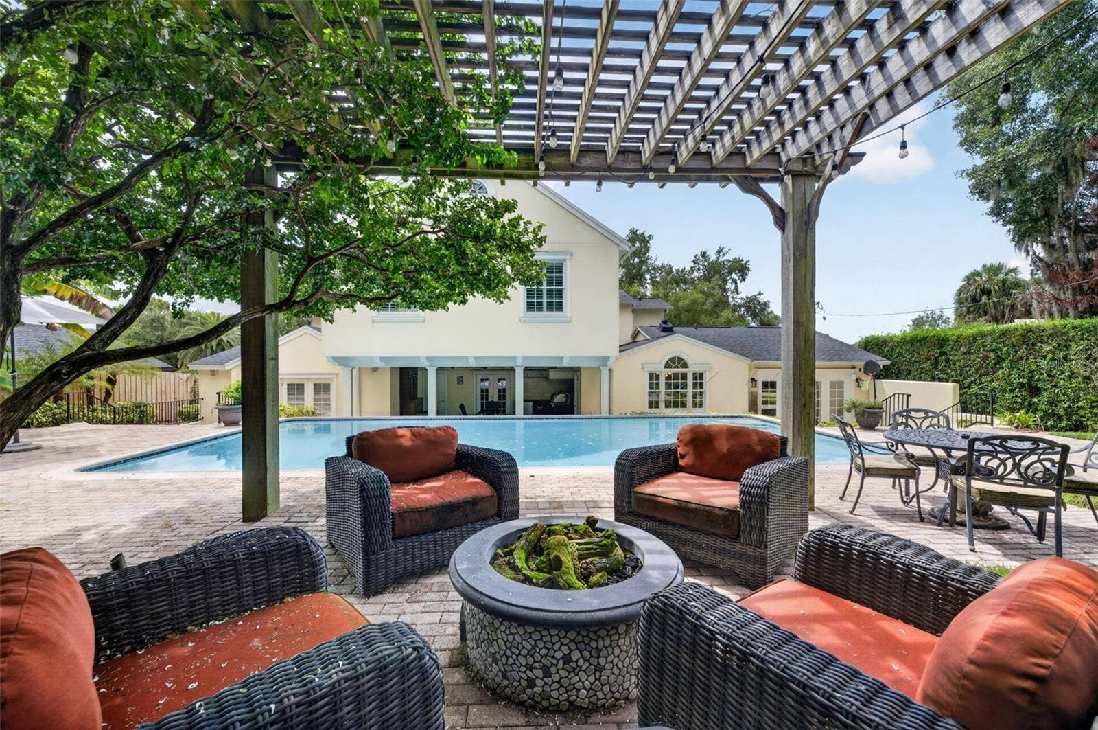 1221 DORCHESTER STREET, Orlando, FL 32803 Pergola Shaded Outdoor Gathering Space