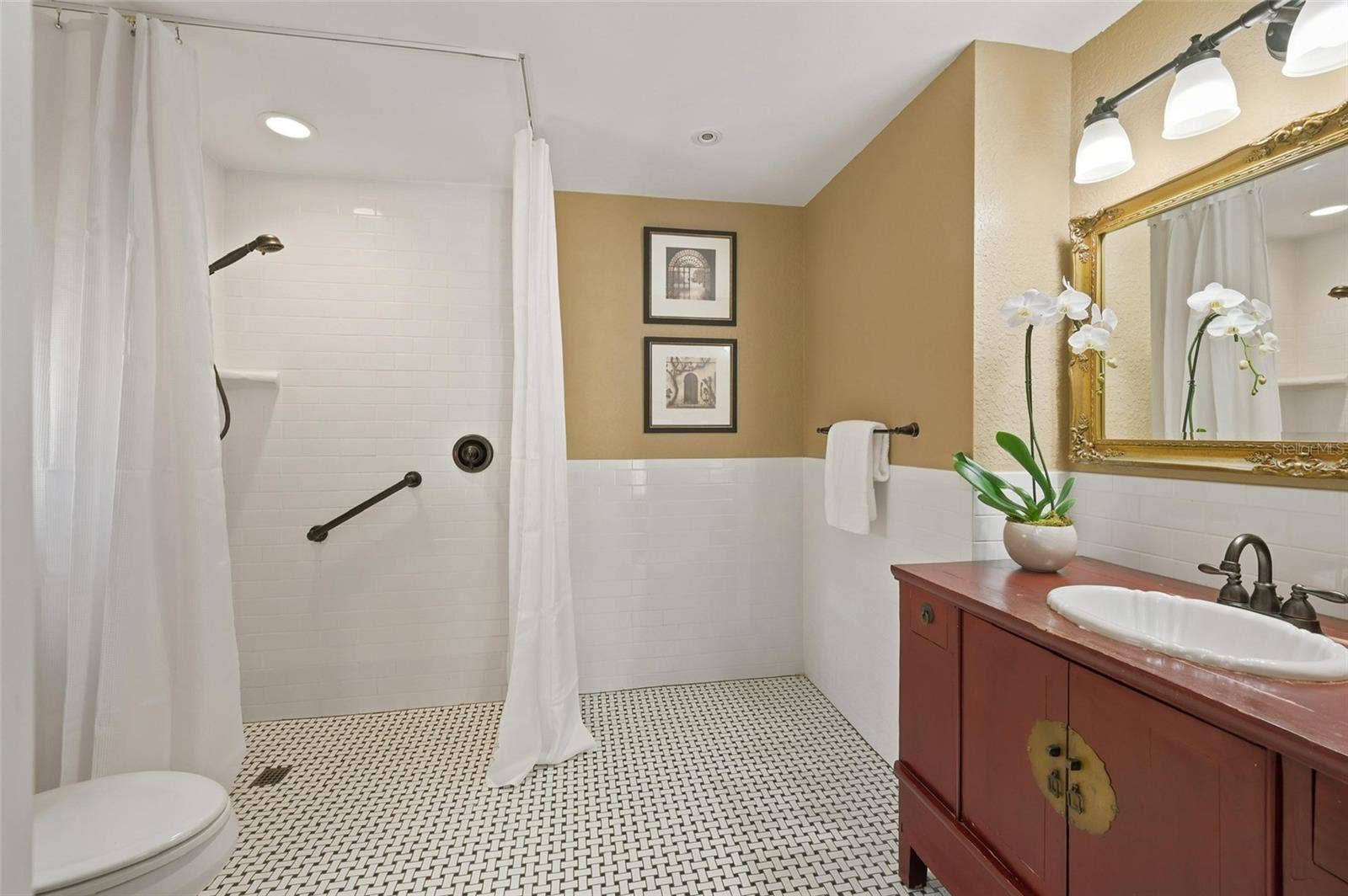 1221 DORCHESTER STREET, Orlando, FL 32803 First-Floor Primary Bath with Zero-Entry Shower