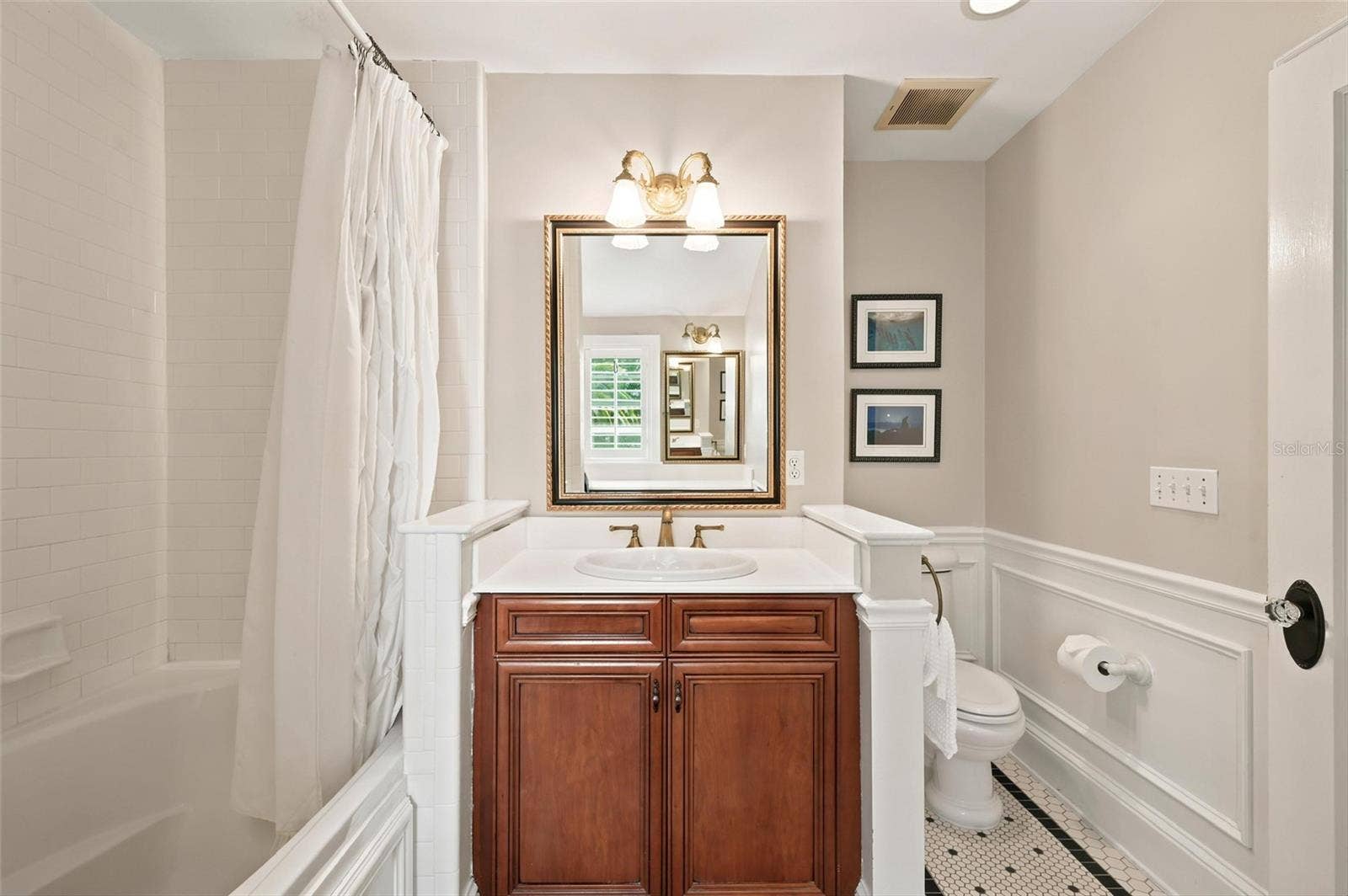 1221 DORCHESTER STREET, Orlando, FL 32803 Second-Floor Primary Bath