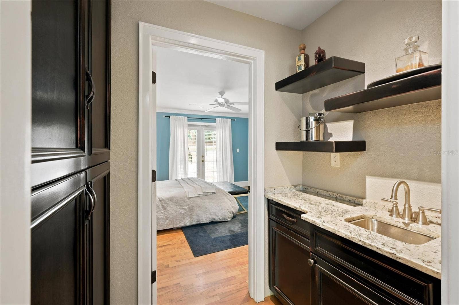 1221 DORCHESTER STREET, Orlando, FL 32803 First-Floor Primary Suite Convenient Wet Bar