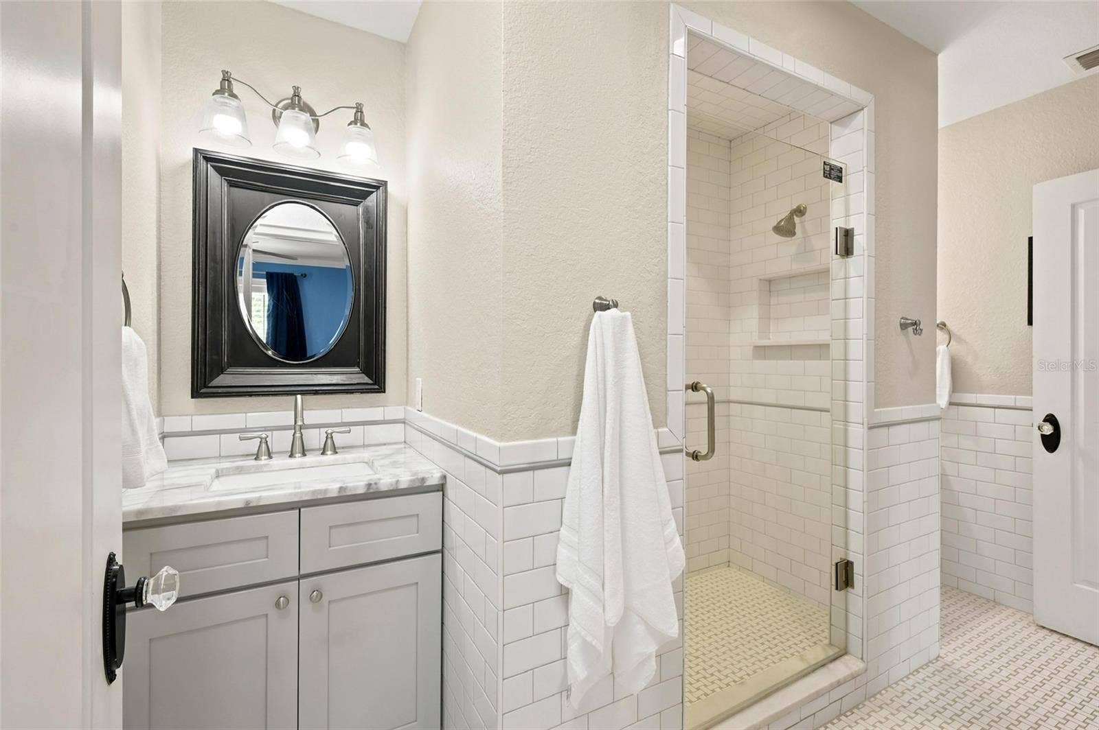 1221 DORCHESTER STREET, Orlando, FL 32803 Jack-and-Jill-Style Bath with Walk-In Shower