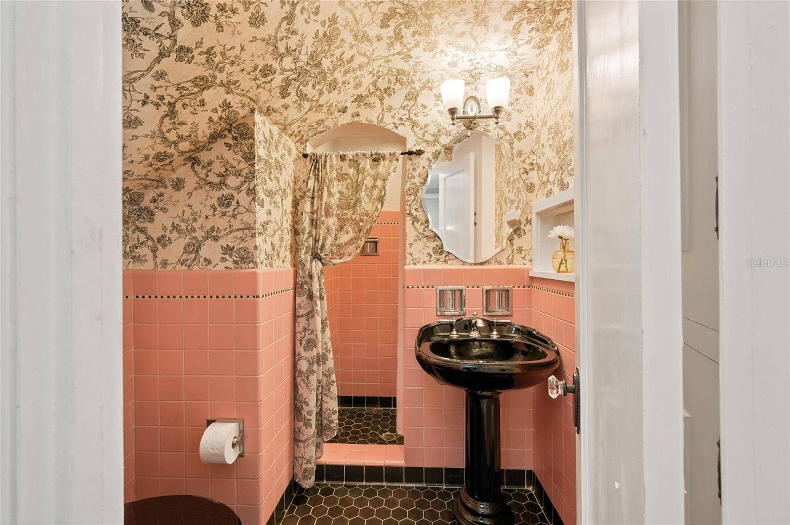 1221 DORCHESTER STREET, Orlando, FL 32803 Main-Level Powder Bath with Designer Detail