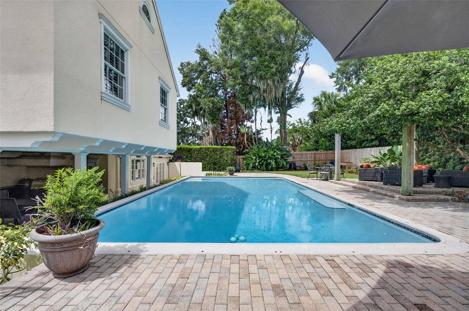 1221 DORCHESTER STREET, Orlando, FL 32803 Large Swimming Pool & Generous Deck Space