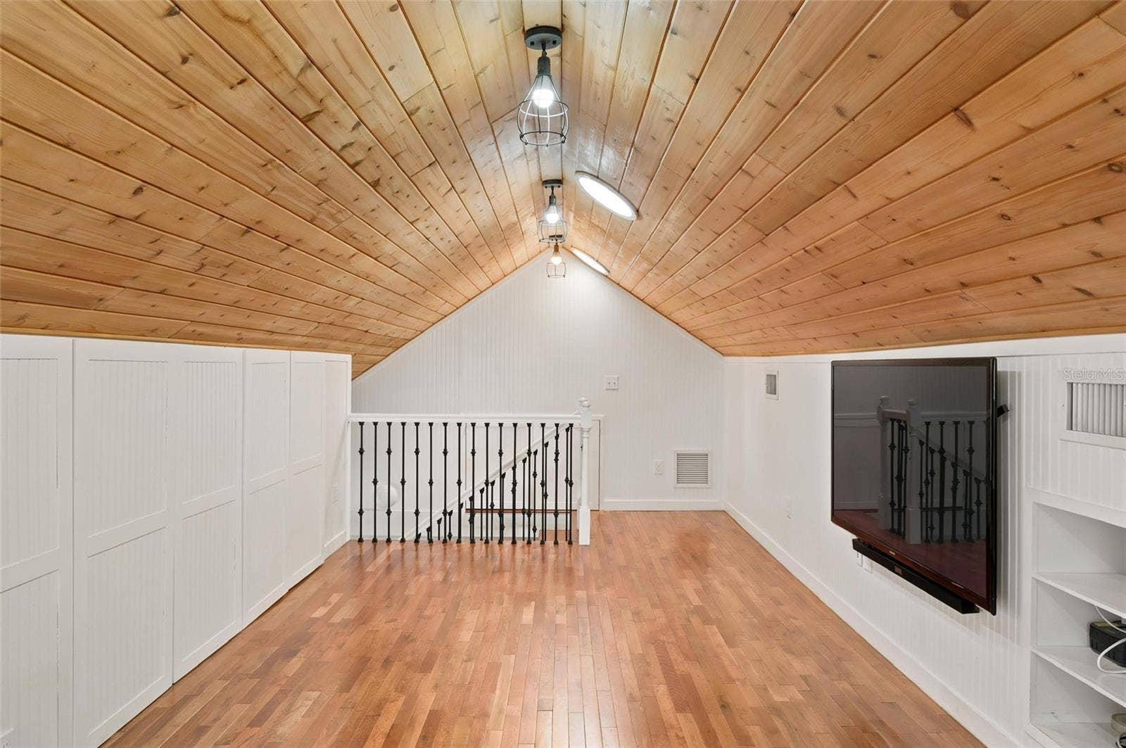 1221 DORCHESTER STREET, Orlando, FL 32803 Third-Floor Bonus Space Approximately 237 SF Beyond Living Area