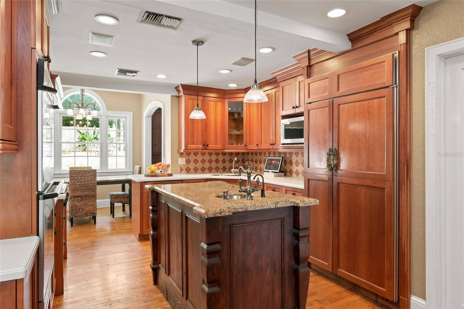 1221 DORCHESTER STREET, Orlando, FL 32803 Kitchen Designed for Everyday Functionality