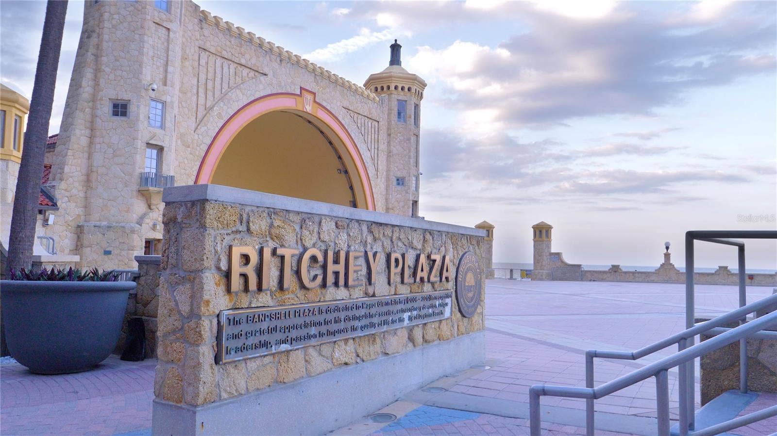 121-123 N HOLLYWOOD AVENUE, Daytona Beach, FL 32118 121-123 N HOLLYWOOD AVENUE, Daytona Beach, FL 32118