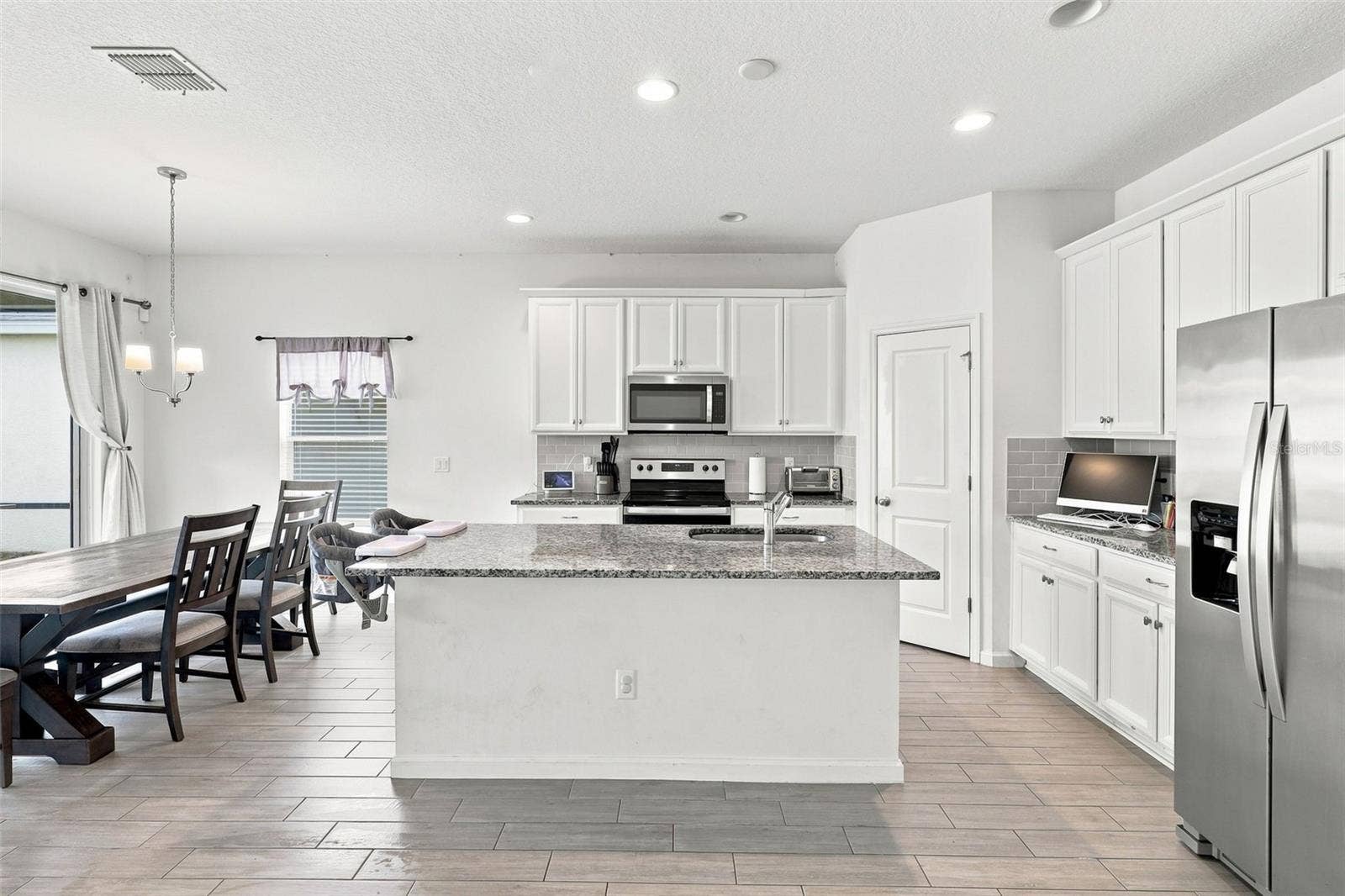 1005 CHELAN FALLS DRIVE, Deland, FL 32724 1005 CHELAN FALLS DRIVE, Deland, FL 32724