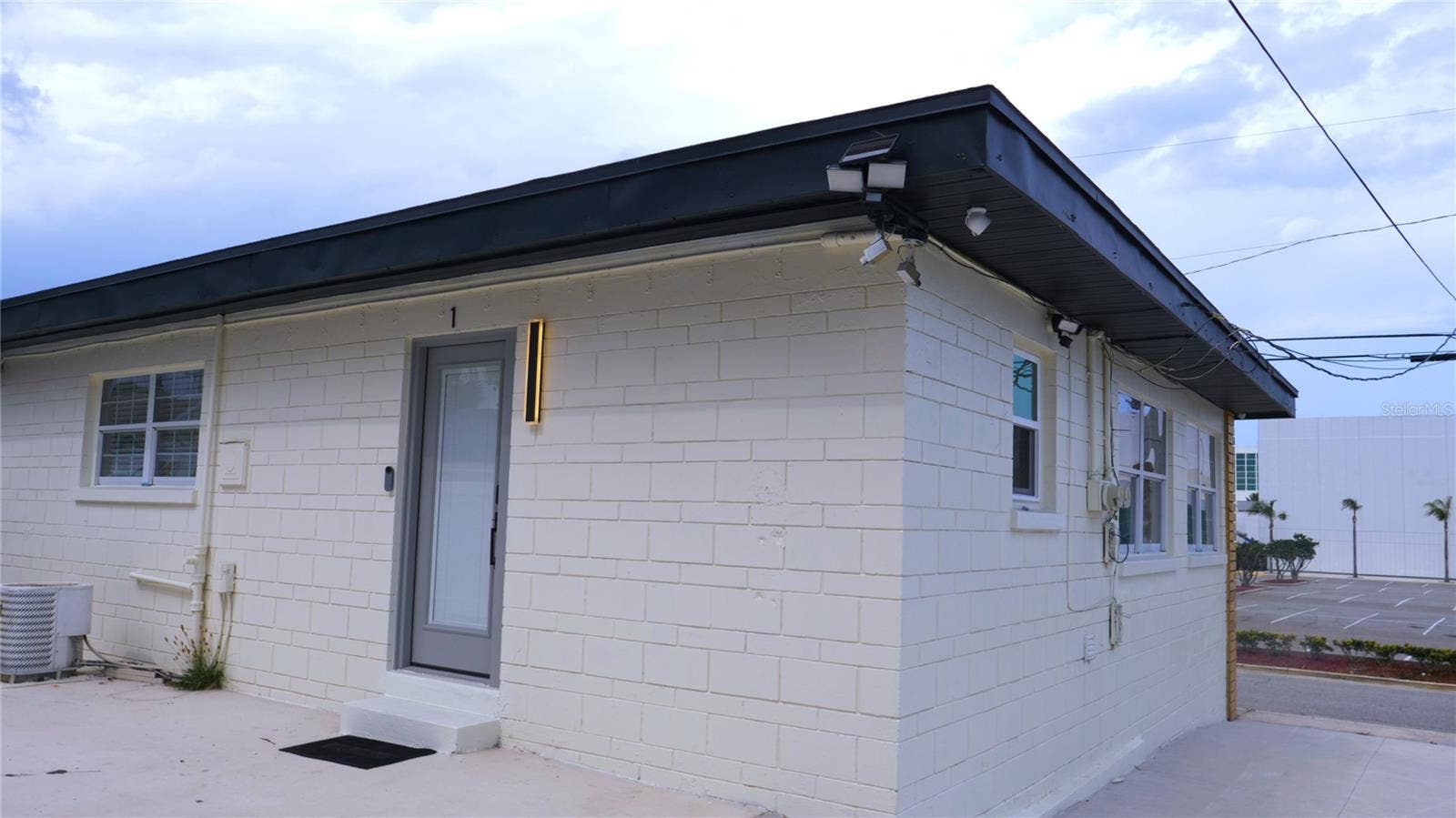 137 N HOLLYWOOD AVENUE, Daytona Beach, FL 32118