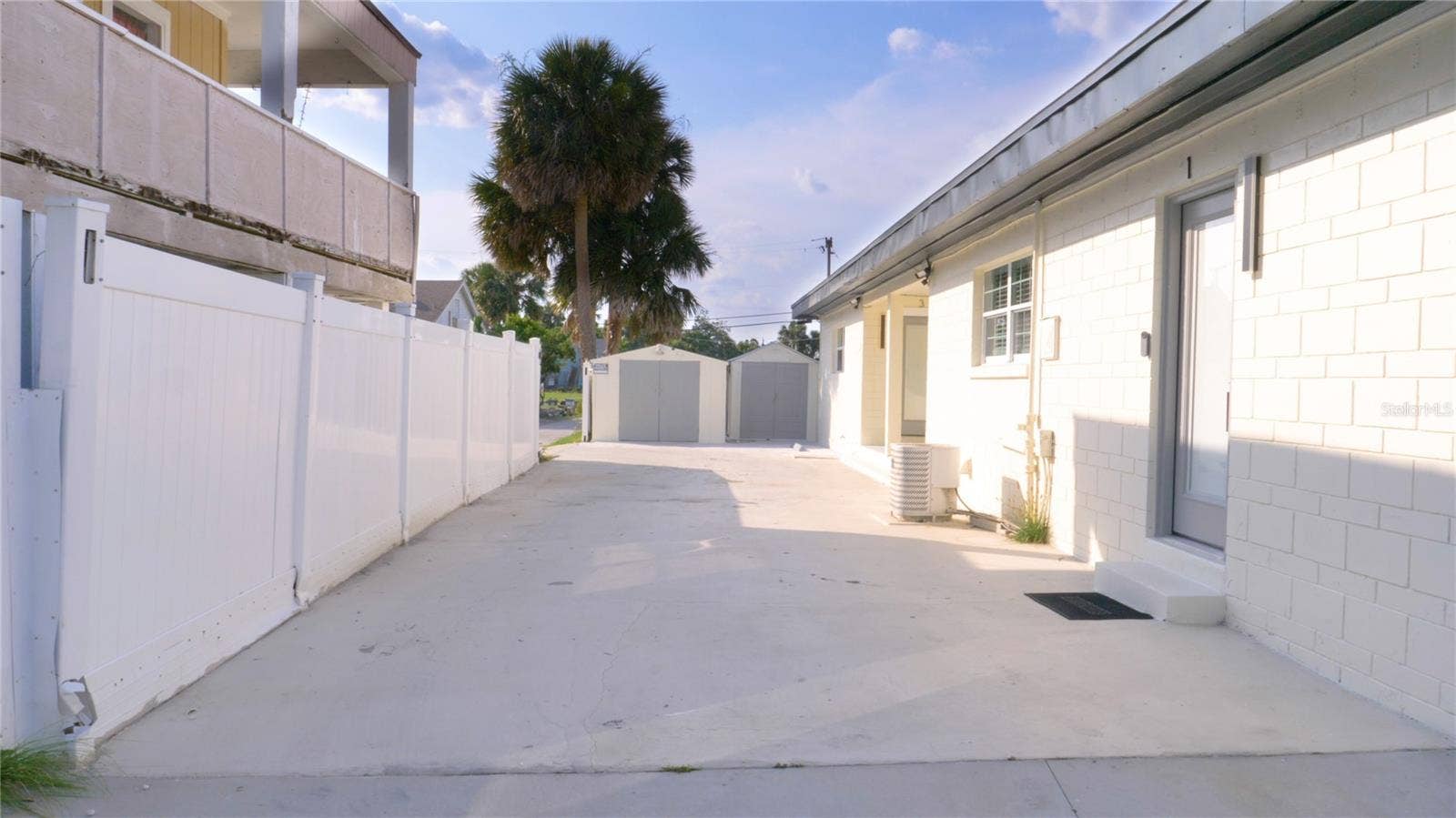 137 N HOLLYWOOD AVENUE, Daytona Beach, FL 32118