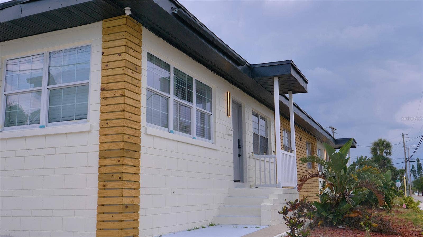 137 N HOLLYWOOD AVENUE, Daytona Beach, FL 32118