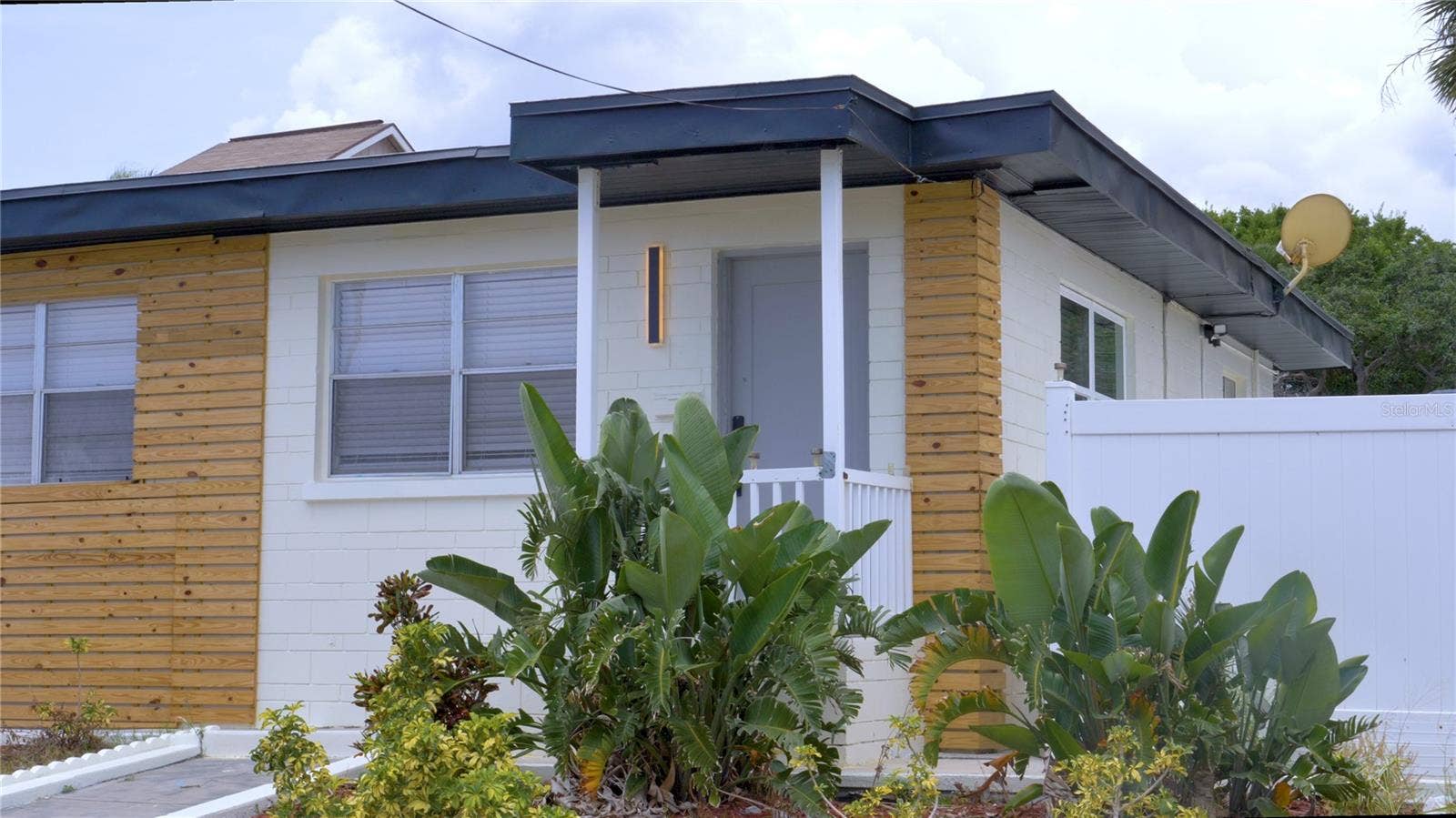 137 N HOLLYWOOD AVENUE, Daytona Beach, FL 32118