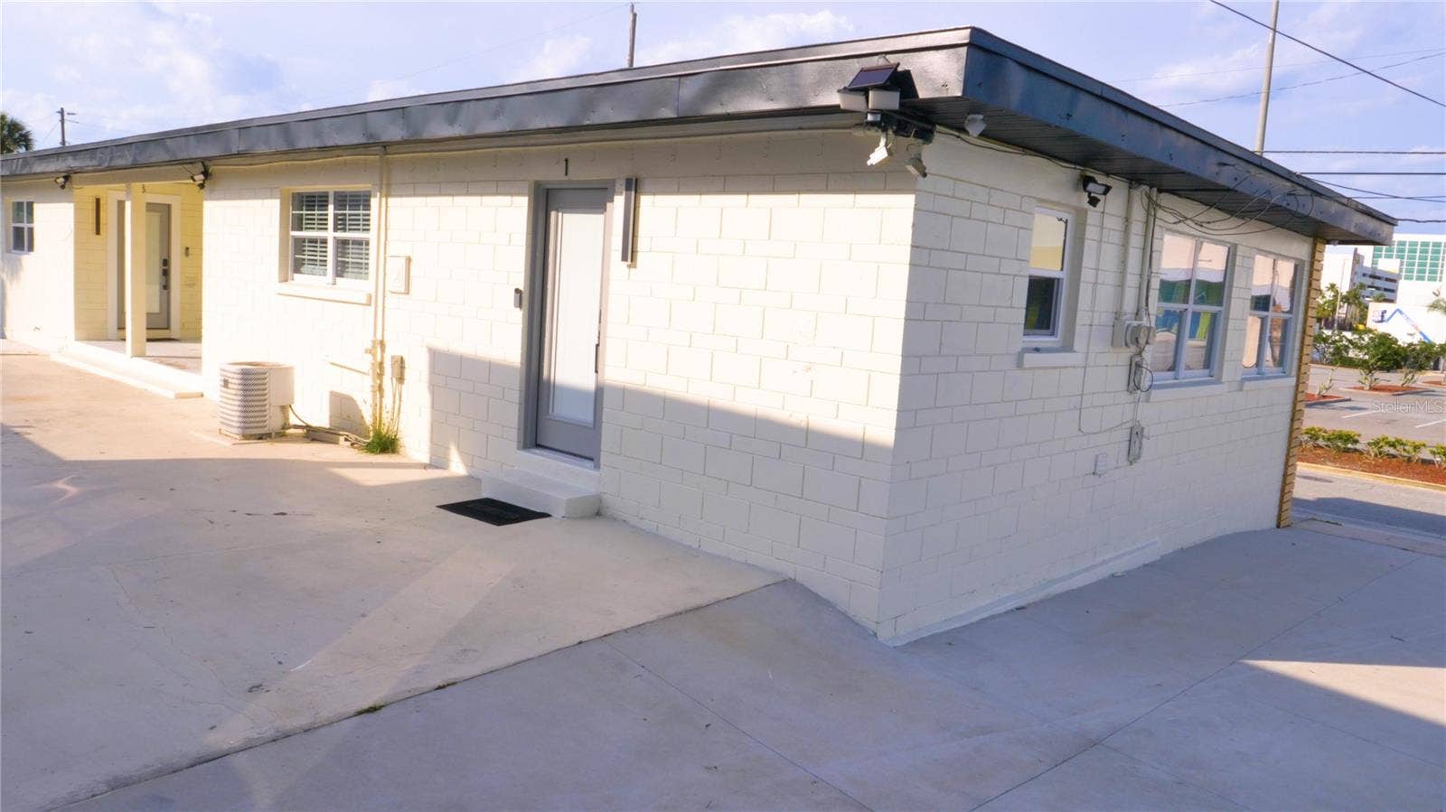 137 N HOLLYWOOD AVENUE, Daytona Beach, FL 32118