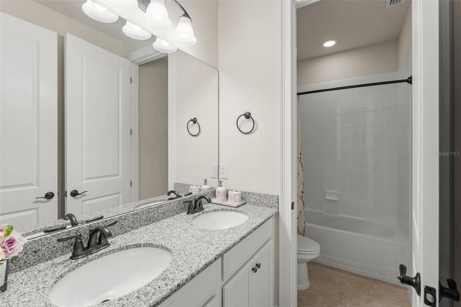 8498 MOREHOUSE DRIVE, Orlando, FL 32836 8498 MOREHOUSE DRIVE, Orlando, FL 32836