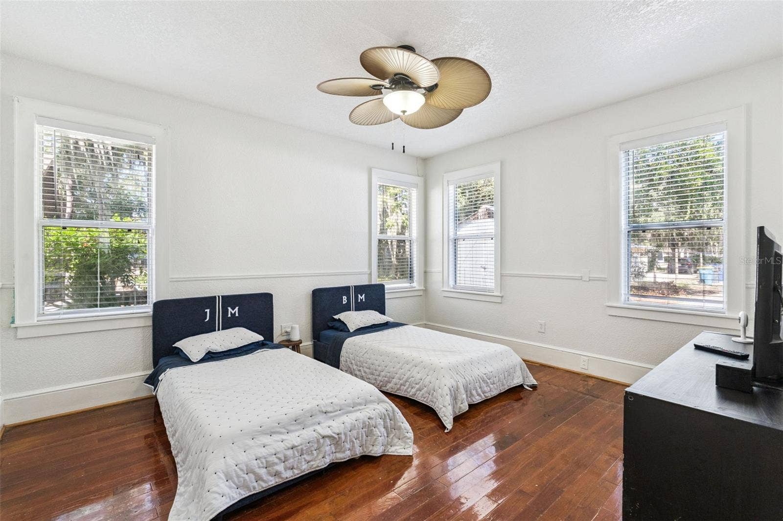 317 E MAIN STREET, Tavares, FL 32778