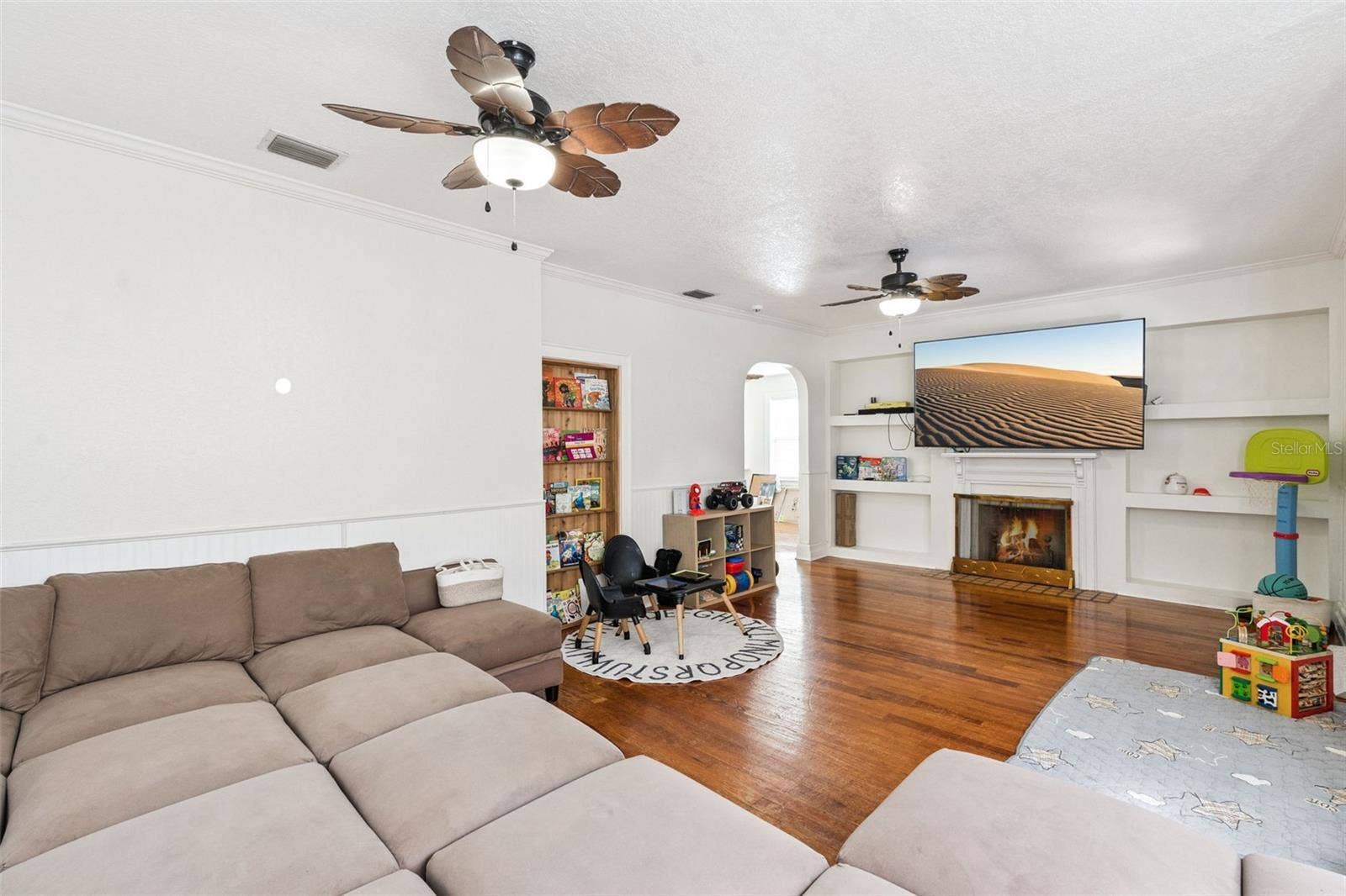 317 E MAIN STREET, Tavares, FL 32778