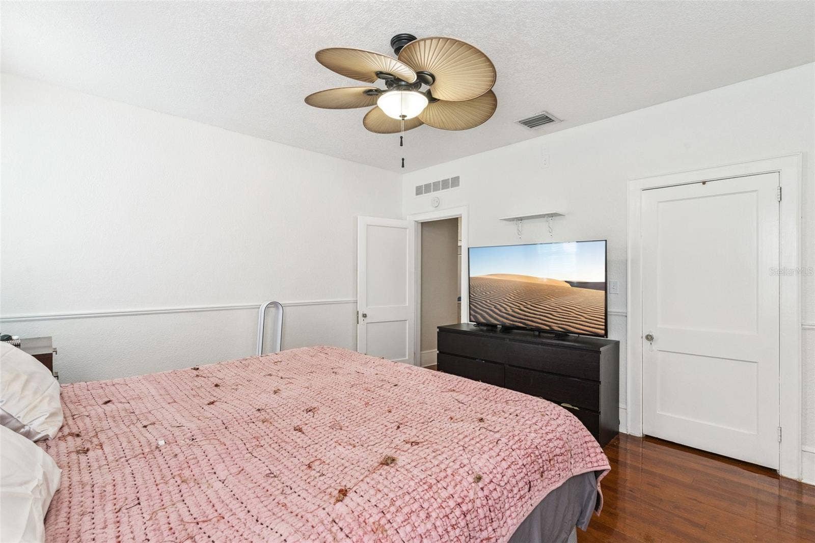 317 E MAIN STREET, Tavares, FL 32778
